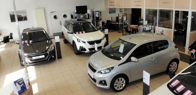 Prise de vue intérieur de voitures dans un garage en Normandie