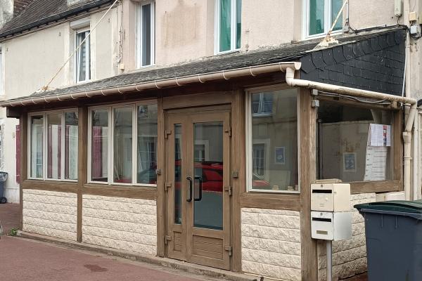 Véranda d'ancien restaurant (sur rue)