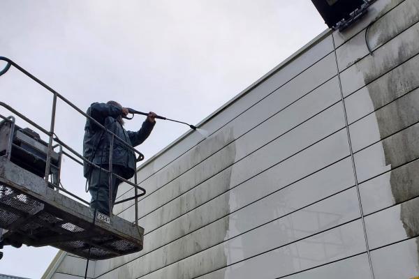 Chantier de Nettoyage de bardage et toiture Industrielle