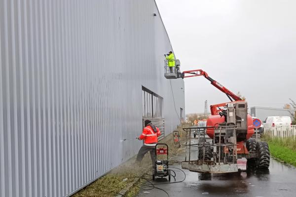 Chantier de Nettoyage de bardage et toiture Industrielle