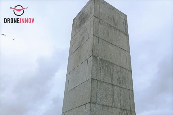 Monument en cours de nettoyage